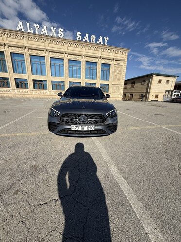 Mercedes E 300 de-1