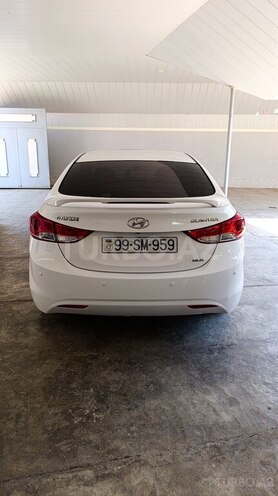 Hyundai Elantra-2