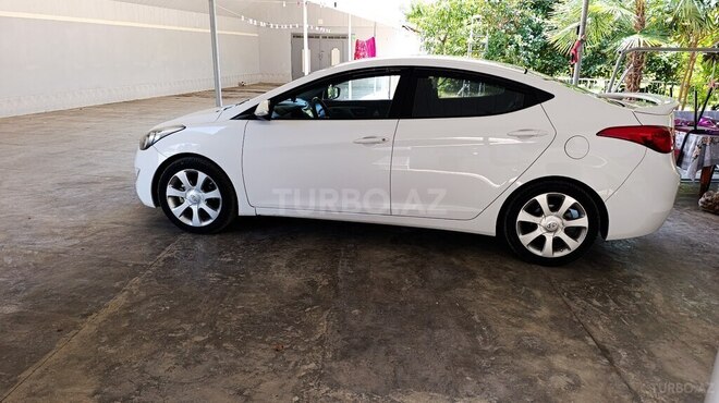 Hyundai Elantra-3