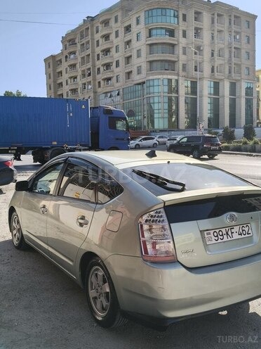Toyota Prius-4
