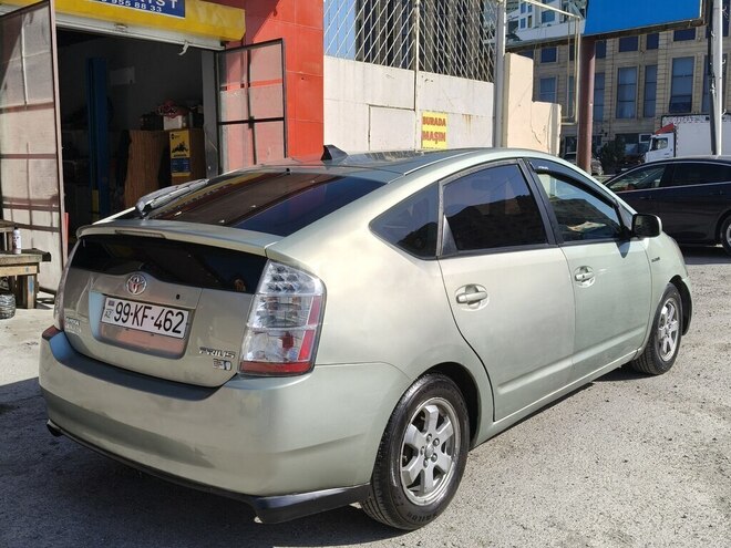 Toyota Prius-12