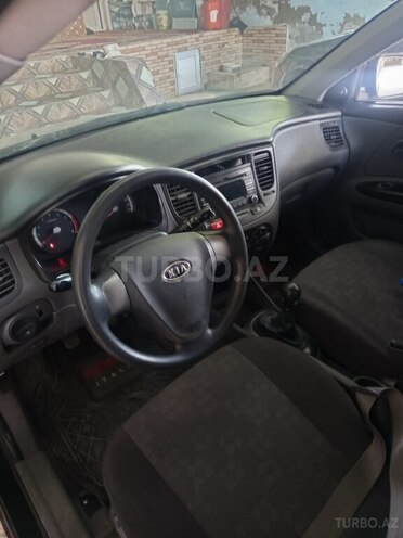 Kia Rio-5