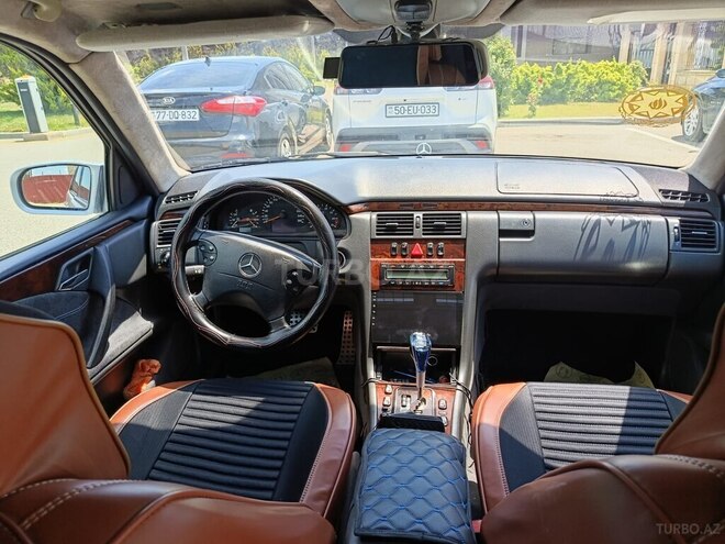 Mercedes E 240-8