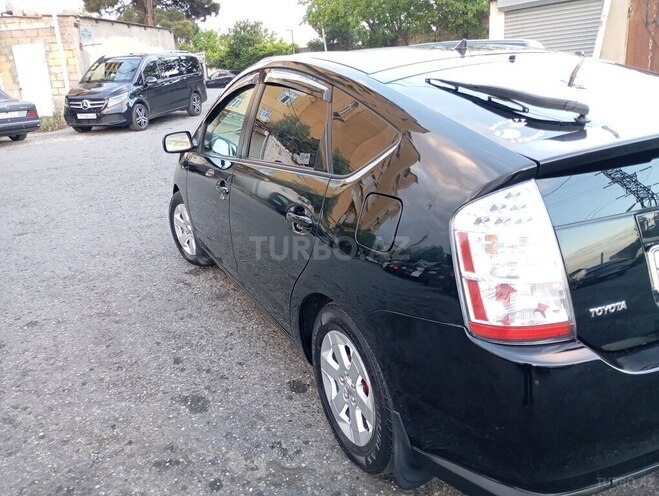 Toyota Prius-12