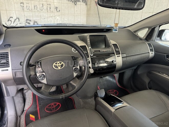 Toyota Prius-12