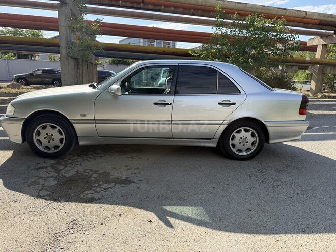 Mercedes C 240-11