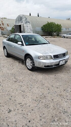 Audi A4-2
