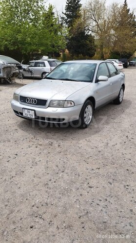 Audi A4-1