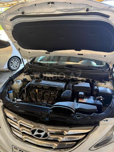 Hyundai Sonata-4