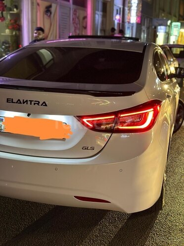 Hyundai Elantra-2