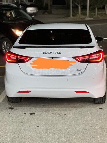 Hyundai Elantra-3