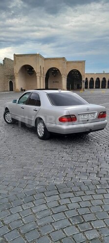 Mercedes E 230-2