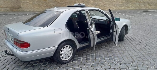 Mercedes E 230-3