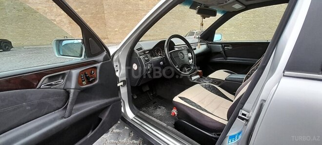 Mercedes E 230-12