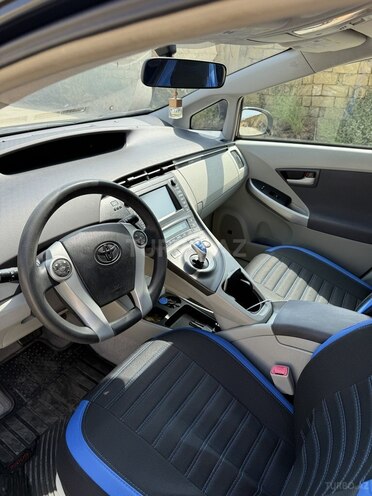 Toyota Prius-3