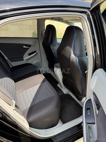 Toyota Prius-8