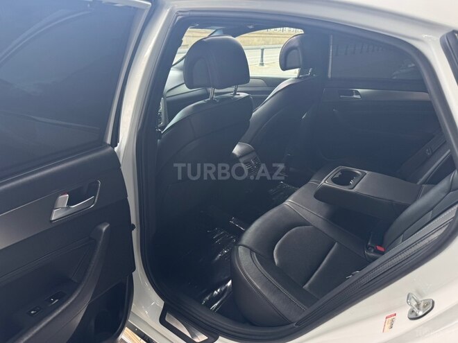 Hyundai Sonata-14