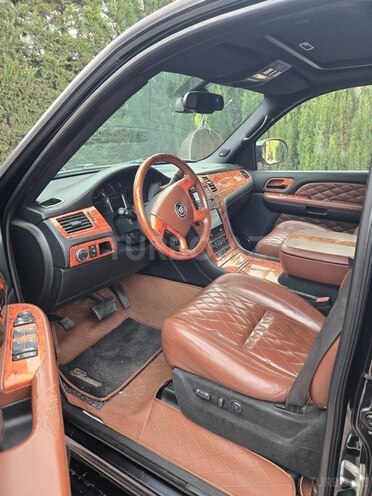 Cadillac Escalade-6
