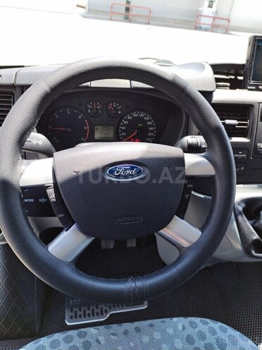 Ford Transit-10