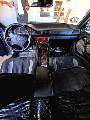 Mercedes 220 E-5