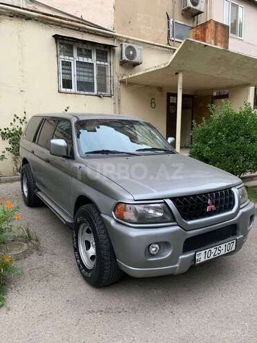 Mitsubishi Montero Sport-1
