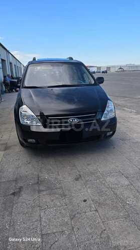 Kia Carnival-1