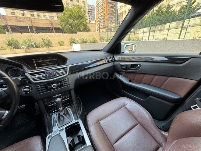 Mercedes E 250-11