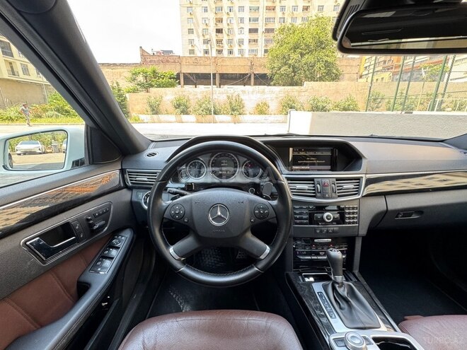 Mercedes E 250-10