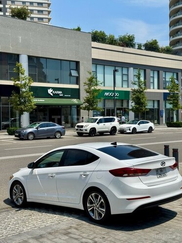 Hyundai Elantra-10