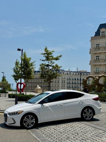Hyundai Elantra-4