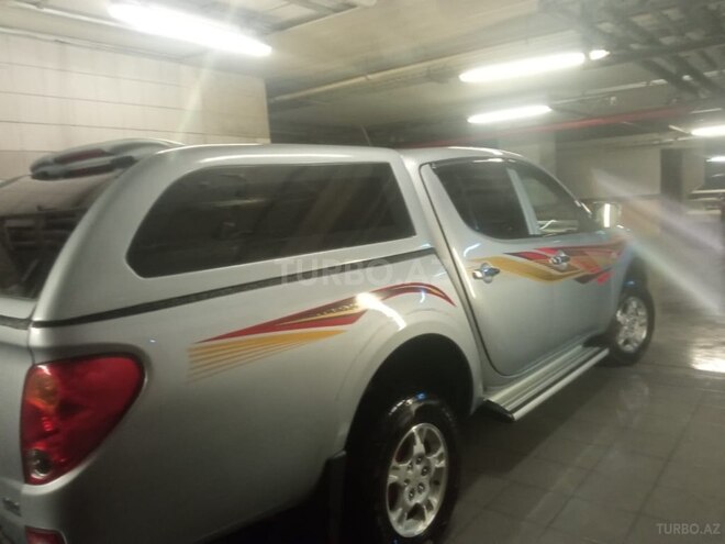 Mitsubishi L200-5