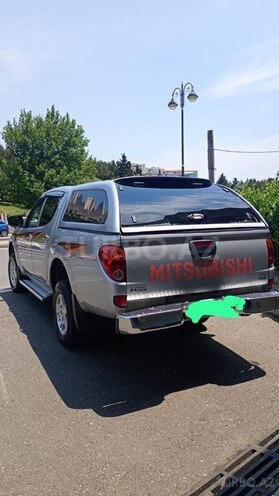 Mitsubishi L200-2