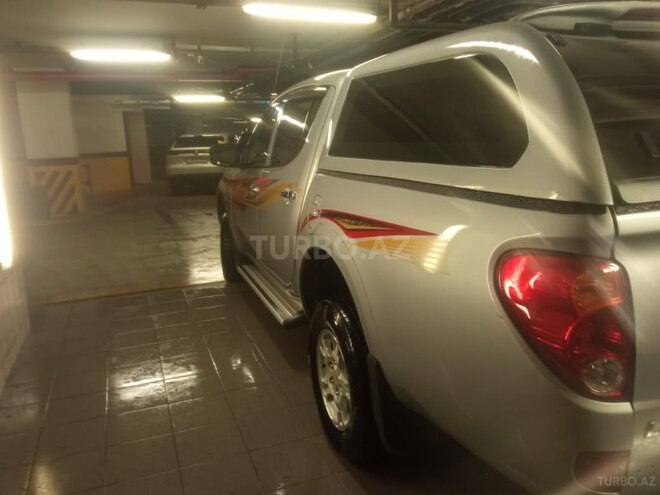 Mitsubishi L200-4