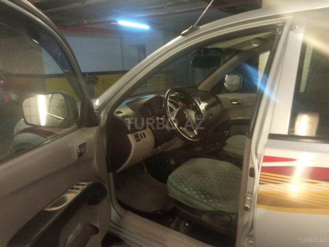 Mitsubishi L200-9