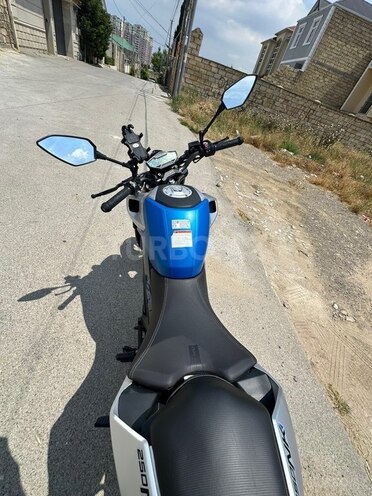 CFMOTO 250 NK-8