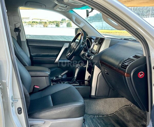 Toyota Land Cruiser Prado-11
