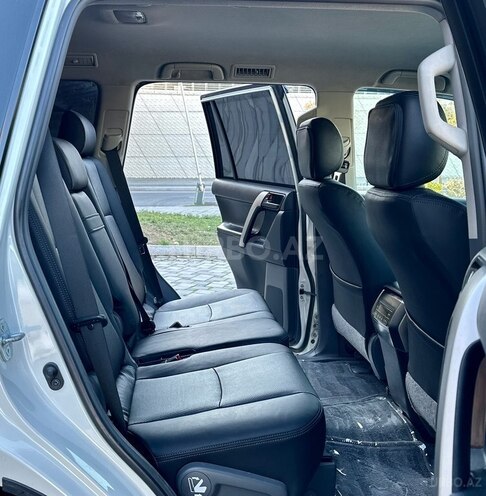 Toyota Land Cruiser Prado-15