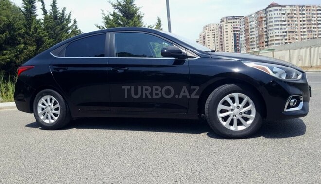 Hyundai Accent-4