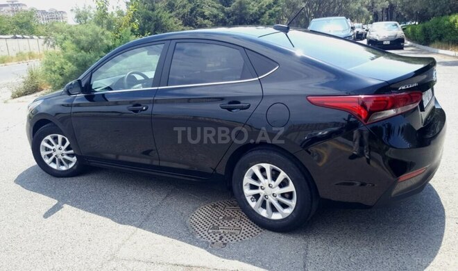 Hyundai Accent-5