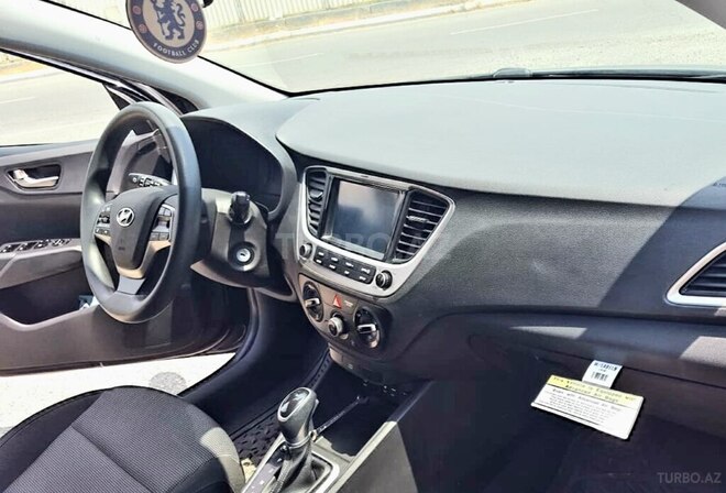 Hyundai Accent-9