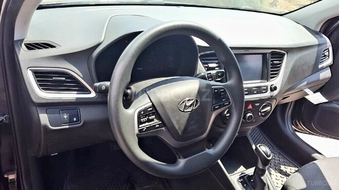 Hyundai Accent-8