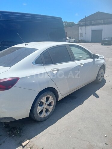Chevrolet Onix-3
