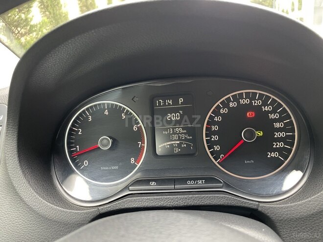 Volkswagen Polo-6