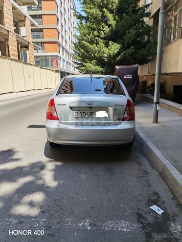 Hyundai Accent-2