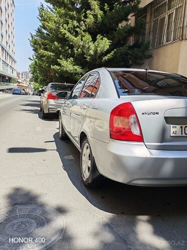 Hyundai Accent-4