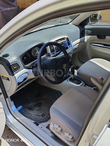 Hyundai Accent-6