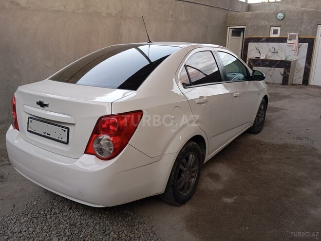 Chevrolet Aveo-5