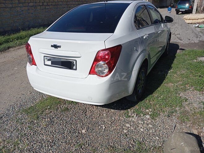 Chevrolet Aveo-8