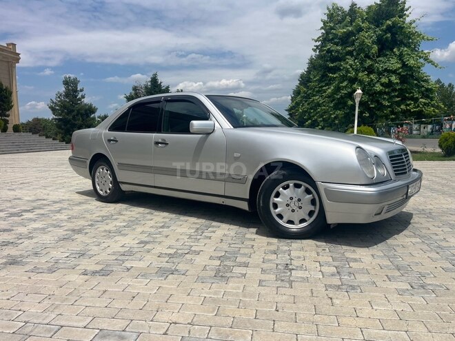 Mercedes E 200-5