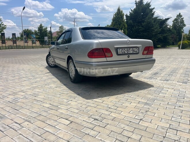 Mercedes E 200-6